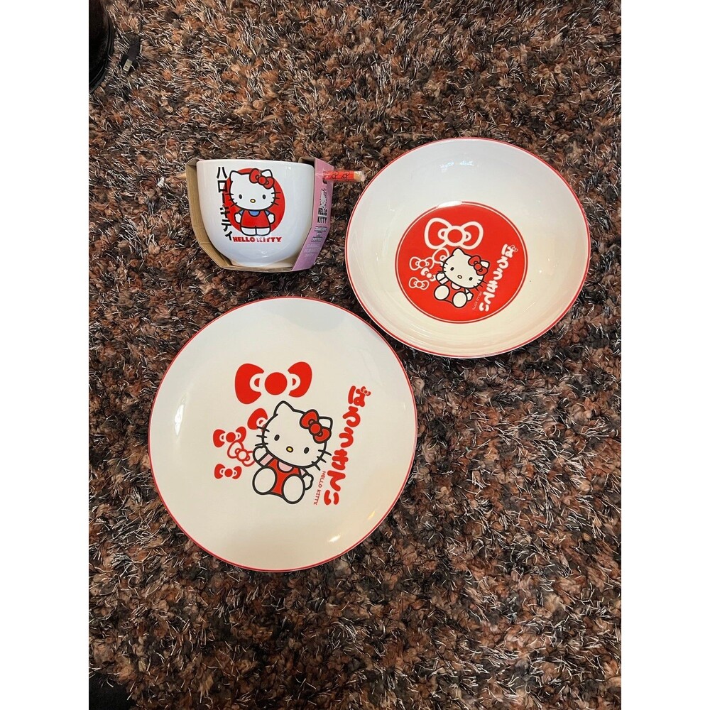 Hello Kitty Dinnerware Set - Picture 2 of 7